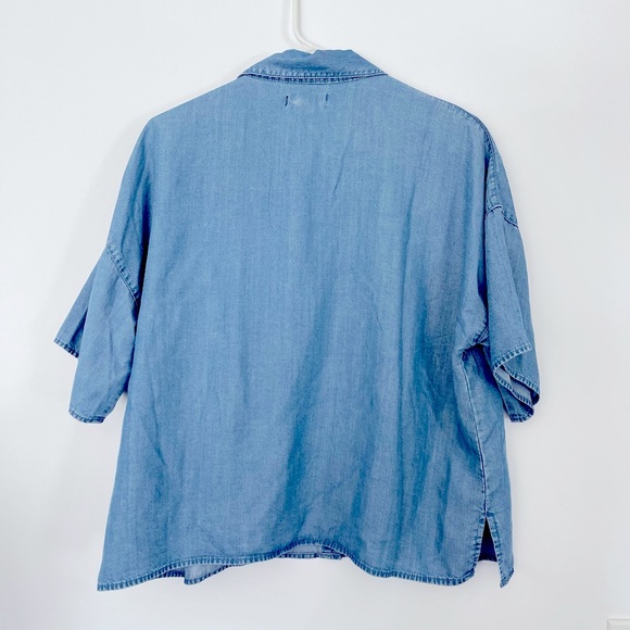 F21 | Chambray Oversized Button-up Relaxed Fit Shirt ๐ - Picture 2 of 3
